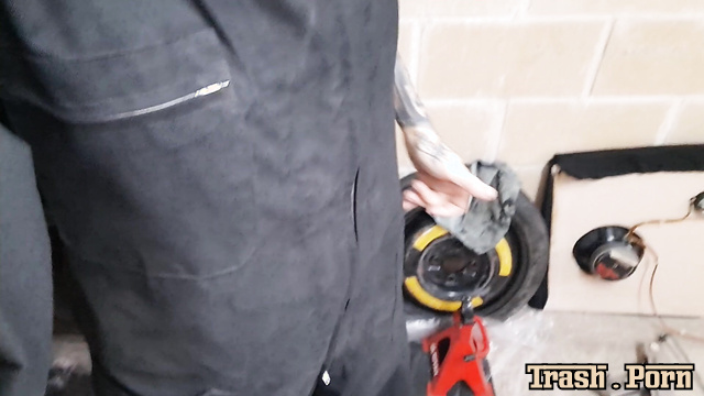 Horny welder Lamia Dark decided to snack on her shit at work
