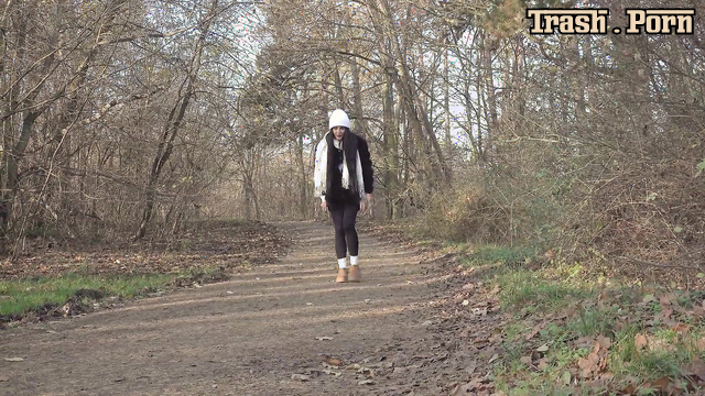 This brunette likes peeing on fresh air, Mia solo video