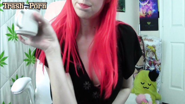 Lady with colored hair drunk that day urine instead of tea
