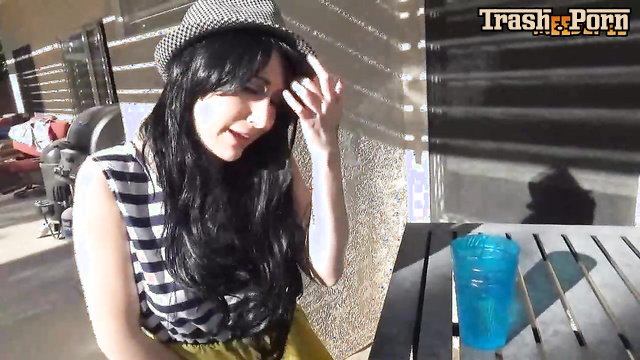 Brunette peed herself in the lounge bar, look / Brittany