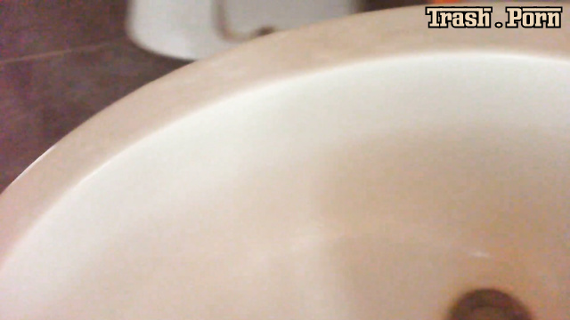 Chubby lady pissing and masturbating in the toilet - Nicolettaxxx