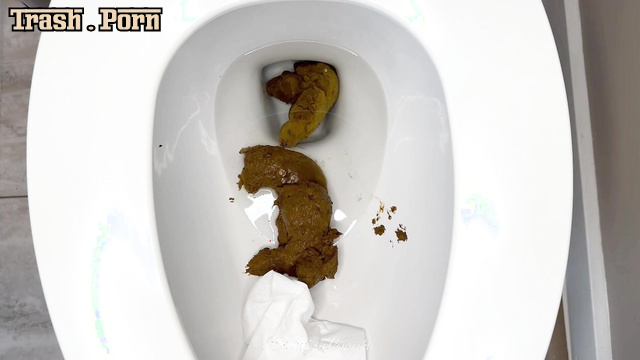 Pulsifer Paprocki – look, how huge shit she pooped