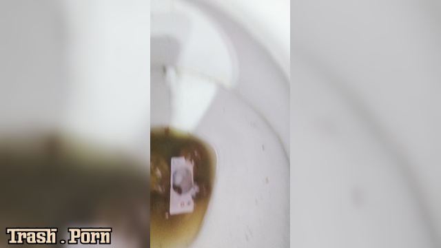 Amy_dirty00 tried to pee and accidentally pooped, look