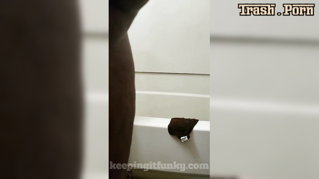 Ebony masturbating under the shower - funkyladies solo