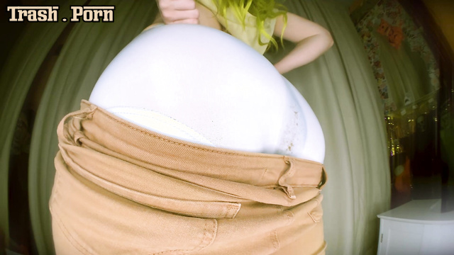 Lady with juicy ass smearing her morning diarrhea / DirtyBetty