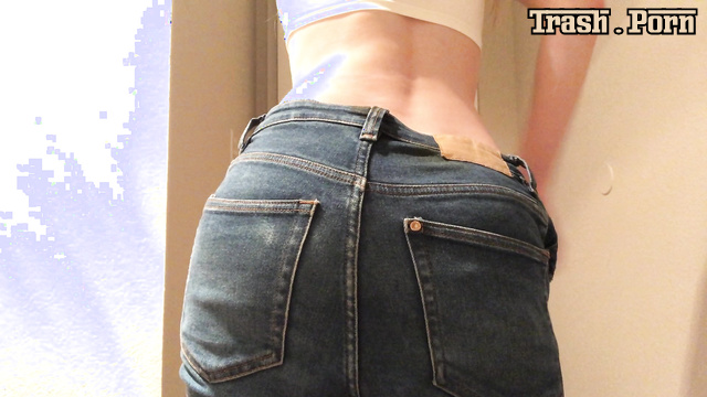 RubyPrincess stained her skinny jeans with her stinky shit