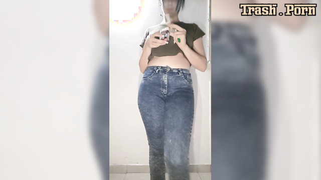 She smoking and pooping right in her blue jeans, Amy_dirty00