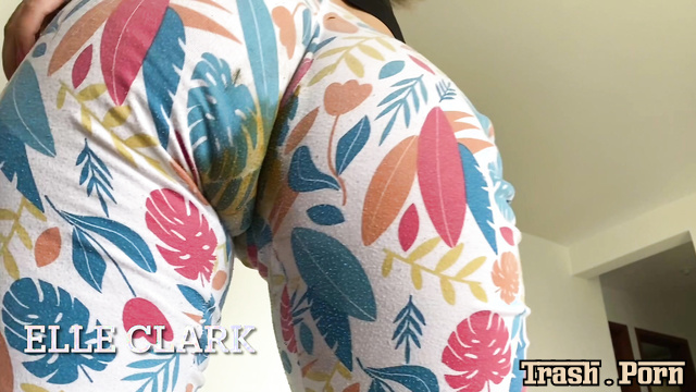 Oops, she pooped her new pretty leggins with diarrhea / ElleClarkScatQueen