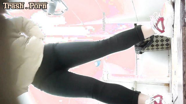 Japanese babes made cute shits (toilet hidden cam)