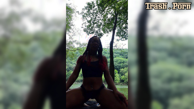 UniQueen21 wanted to poop outdoors, but she couldn't do it